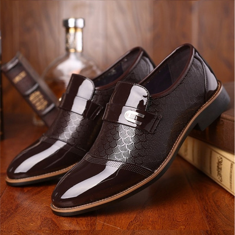 Embossed men's leather shoes