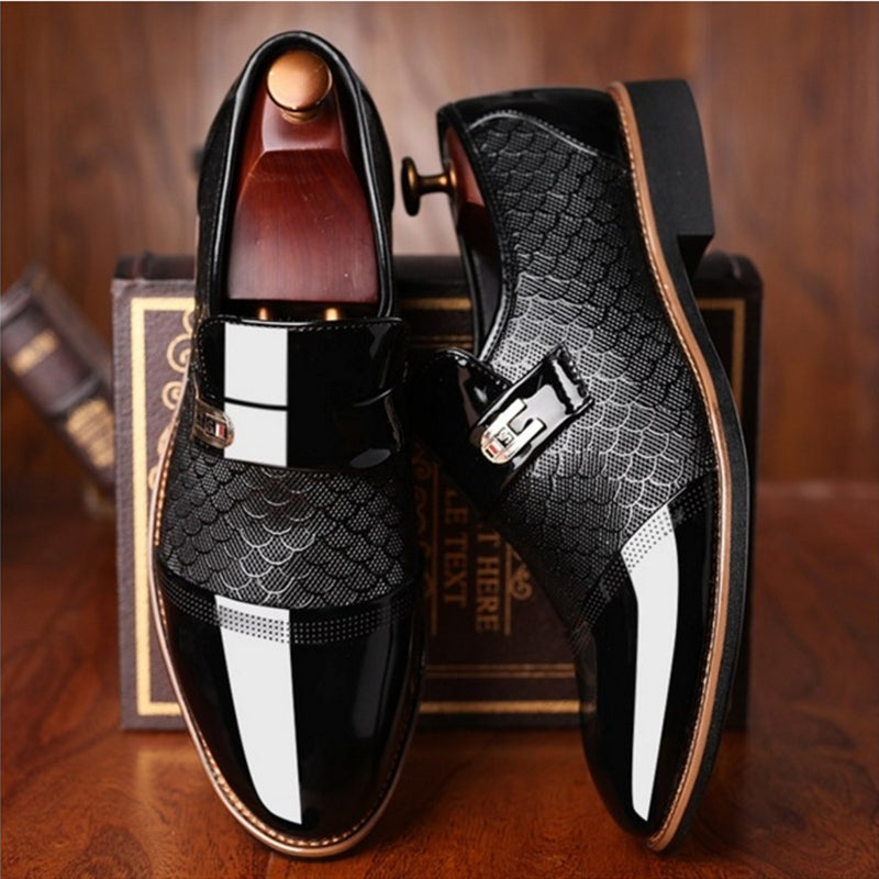 Embossed men's leather shoes