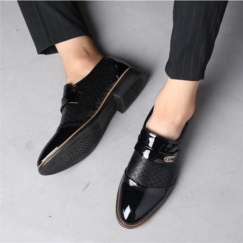Embossed men's leather shoes