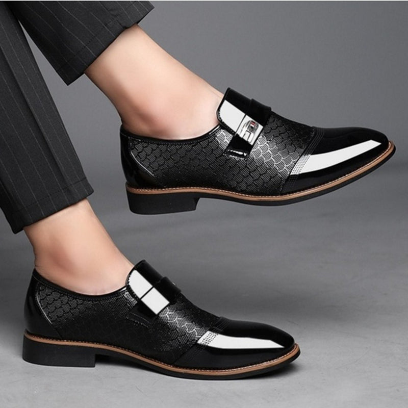 Embossed men's leather shoes